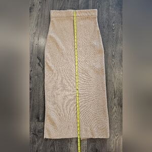 Womens M Form Fitting Beige Maxi Skirt Chic Autumn Career Capsule Closet Staple